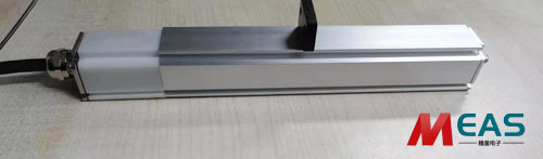 磁致伸縮位移傳感器在波導管外產生一個圓周磁場