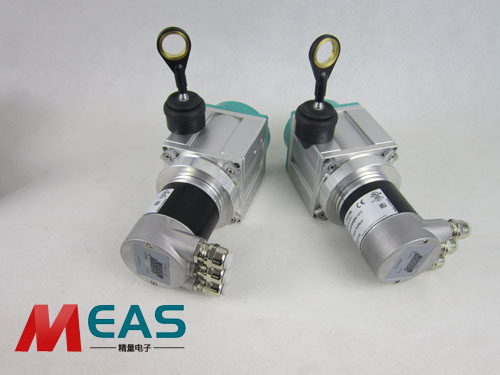 ����λ�ƾ��a����̖(h��o)ݔ��ģʽ���ܙC(j��)е�Y(ji��)��(g��u)Ӱ�